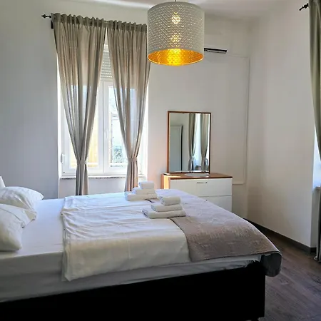 Zoey Apartment