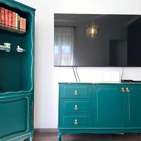 Zoey Apartment